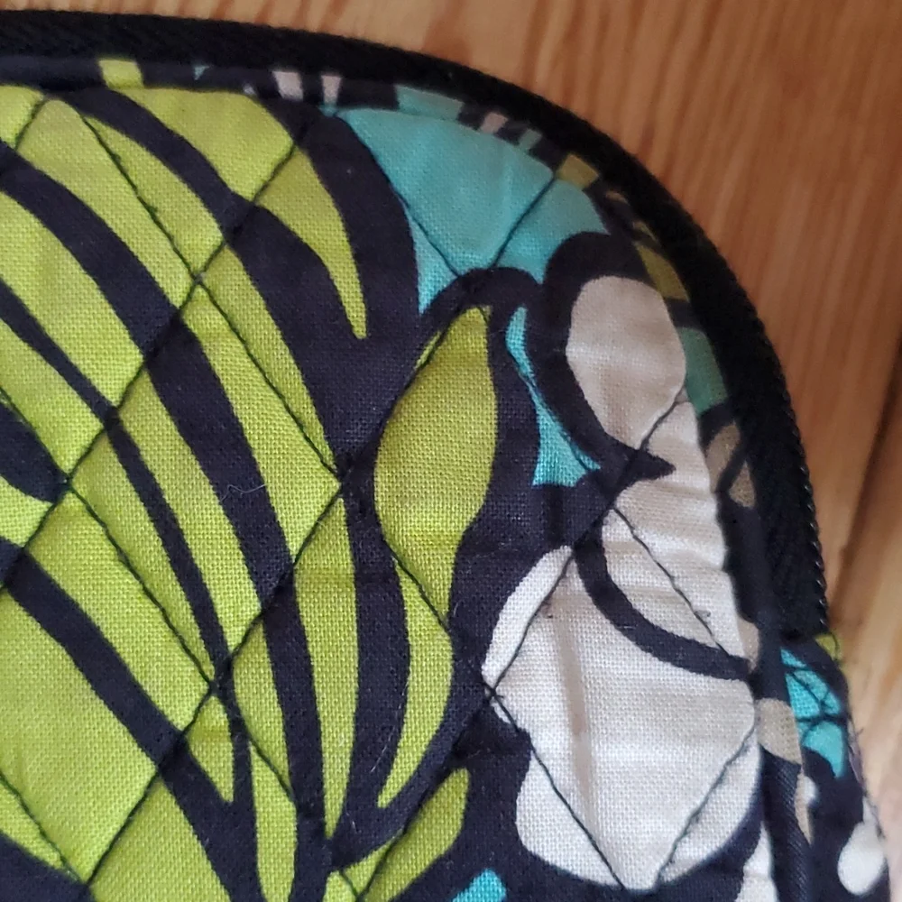 Vera Bradley 11x14 green,aqua,white, blk zipper bag - Picture 5 of 14